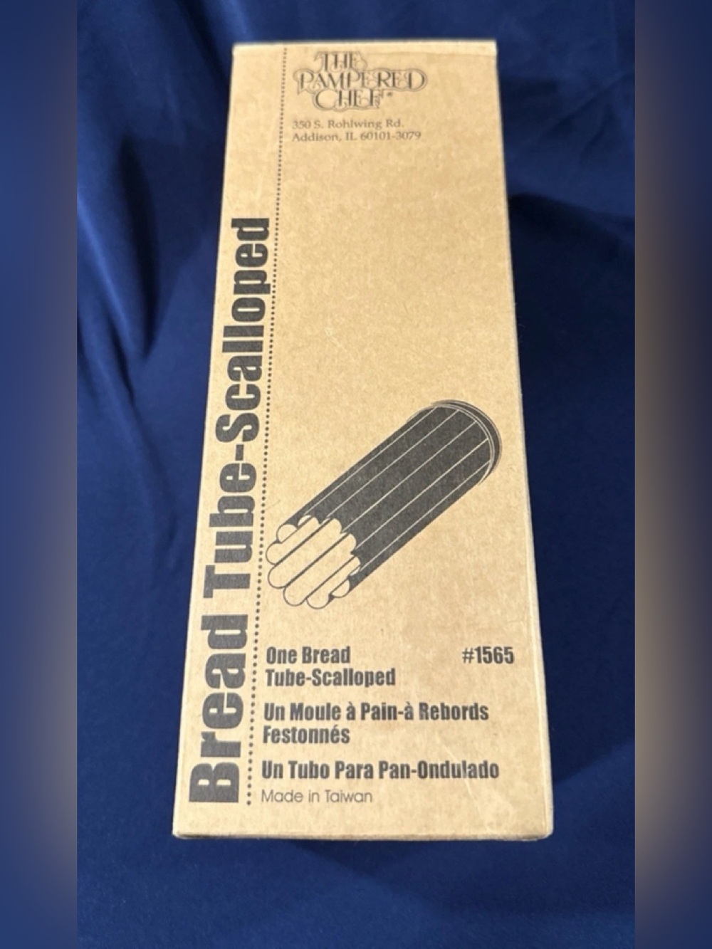 The Pampered Chef Scalloped Bread Tube #1565 New in Box Tube Sealed With Recipes